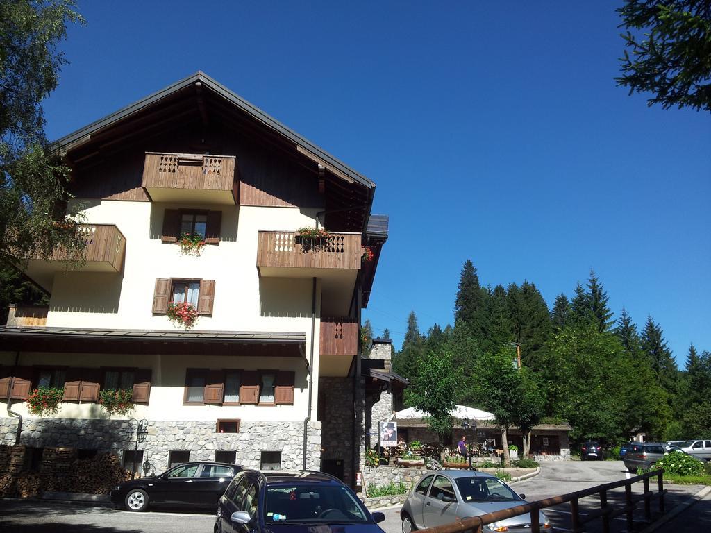 Albergo Nuoitas Форни ди Сопра Екстериор снимка