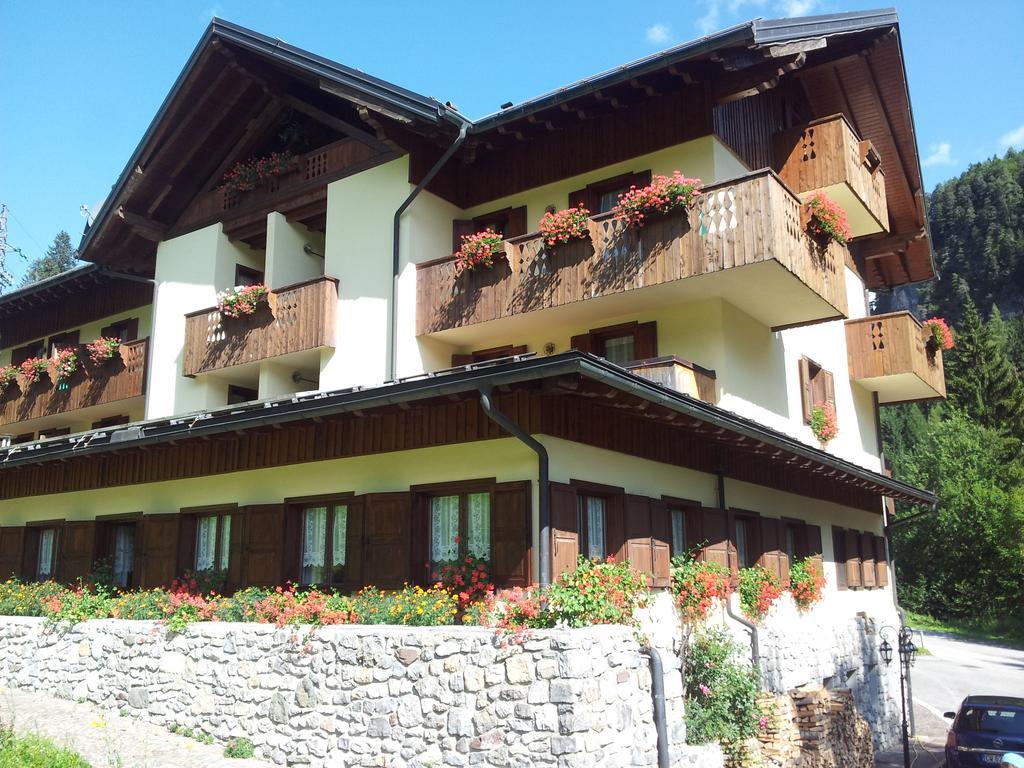 Albergo Nuoitas Форни ди Сопра Екстериор снимка