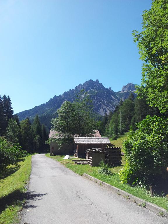 Albergo Nuoitas Форни ди Сопра Екстериор снимка