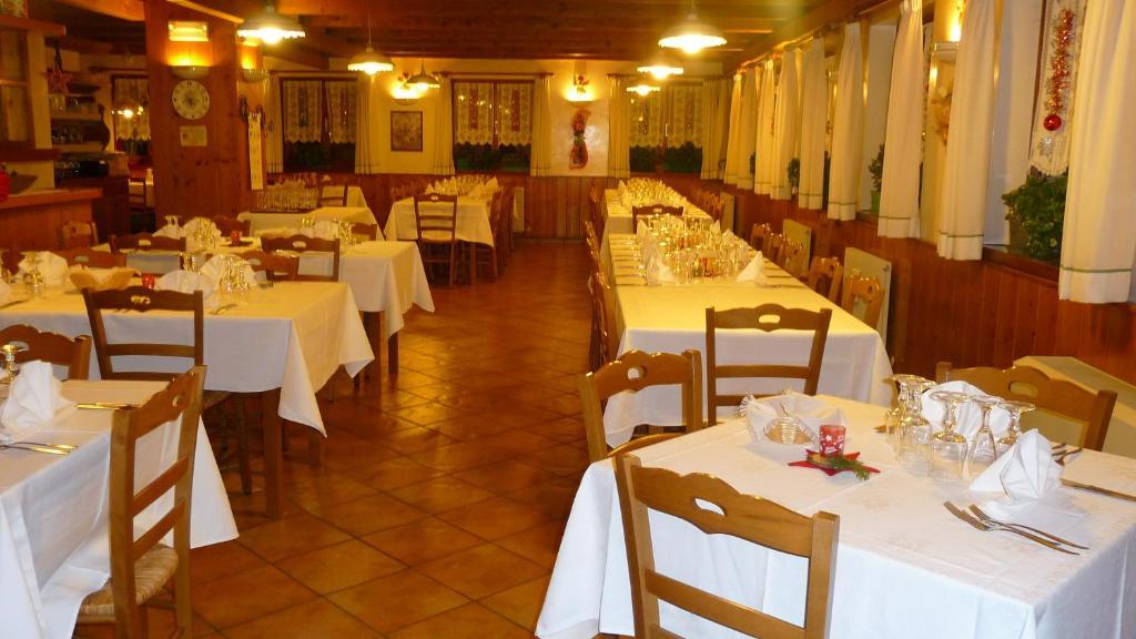 Albergo Nuoitas Форни ди Сопра Екстериор снимка