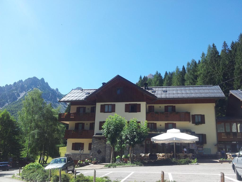 Albergo Nuoitas Форни ди Сопра Екстериор снимка